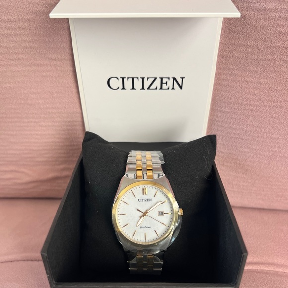 Citizen Men's Gold and Silver Watch